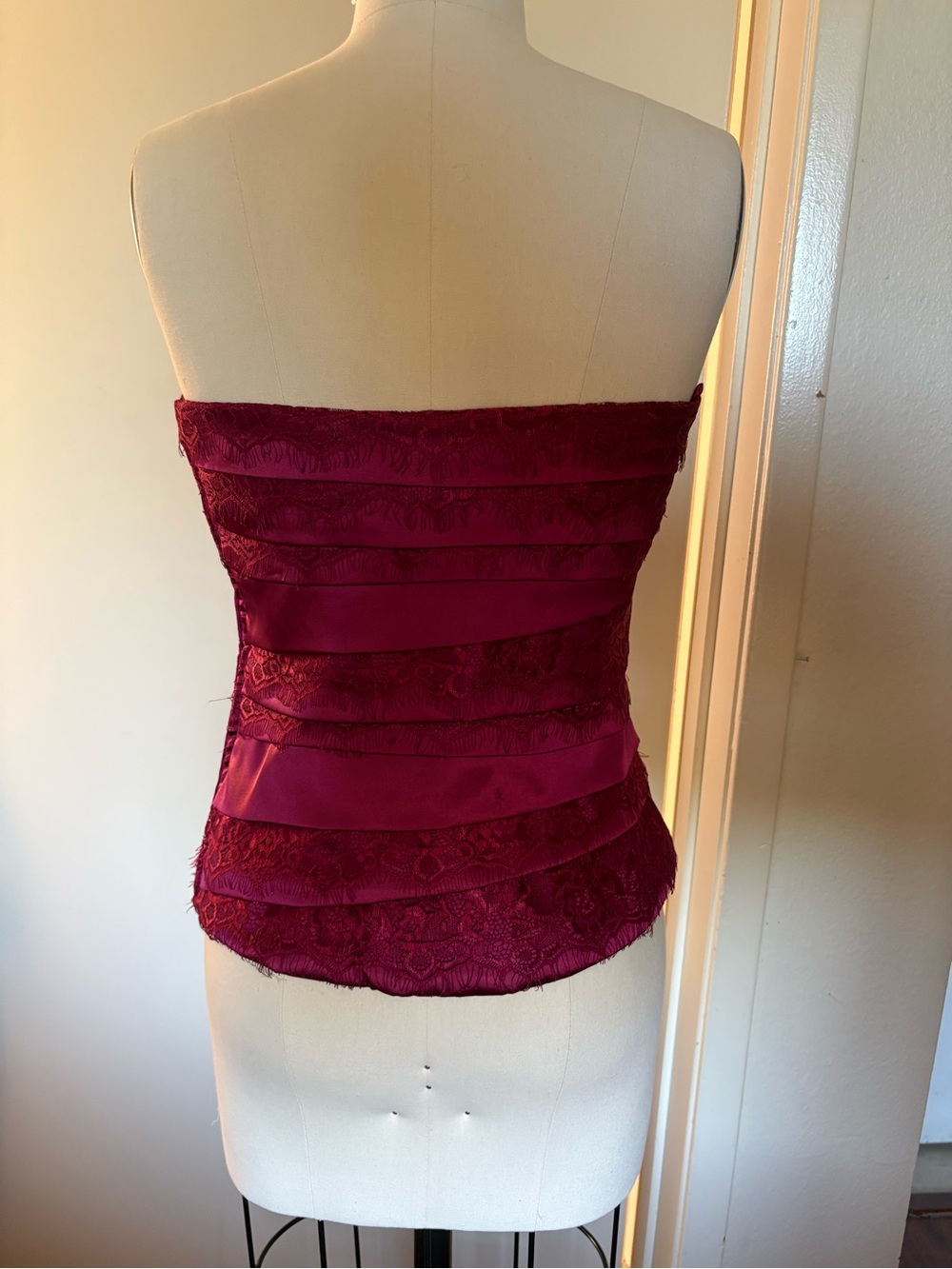 Silk and Lace Corset top with boning - Picture 3 of 13